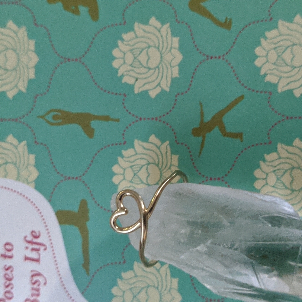 Dainty gold wire ring 💛  10k gold